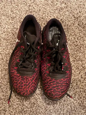 Women’s size 6 Nike Black and Red Low-Top Basketball Sneakers thumbnail 2