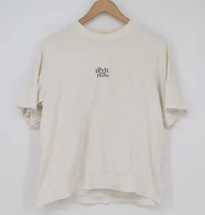Uniqlo UT The Devil Wears Prada Graphic T-Shirt Cream Large Anne Hathaway Movie thumbnail 1