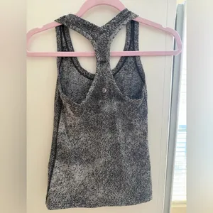 Lululemon racerback tank top in a black and grey speckled pattern! Size 2! thumbnail 2