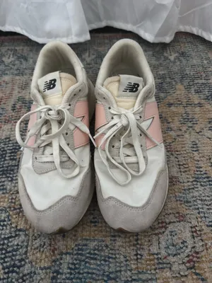 New Balance Shoes Women’s thumbnail 2