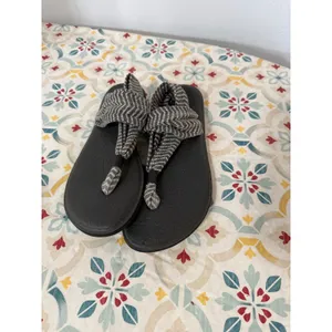 Sanuk Yoga Sling 2 Sandals Womens 9 Grey White Chevron Yoga Mat‎ Footbed Thong thumbnail 2