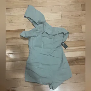 LULU’S BUTTERFLY EFFECT SAGE GREEN ONE-SHOULDER ROMPER thumbnail 3