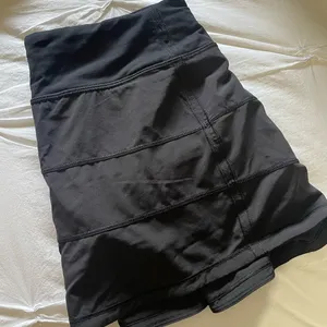 ⚠️SOLD⚠️Lululemon Athletica Black Puffer Skirt thumbnail 2