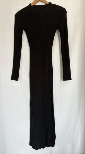 Almost Famous Long Sleeve Black Ribbed Knit Maxi Dress small thumbnail 1