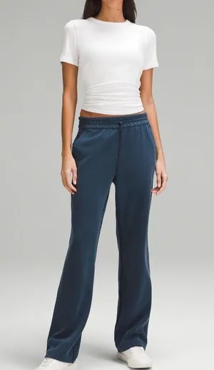 Lululemon Softstreme High-Rise Pant in black sz 4 thumbnail 1