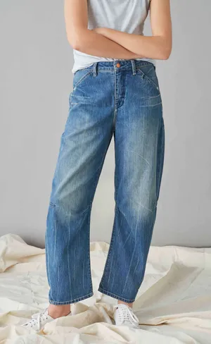 Pilcro Jeans Ultra High-Rise Darted Relaxed Denim Size 26 thumbnail 1