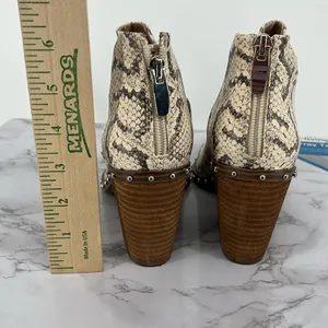 Steve Madden Alyse Booties Womens 6 Neutral Snakeskin Studded V-Cut Block Heel‎ thumbnail 3
