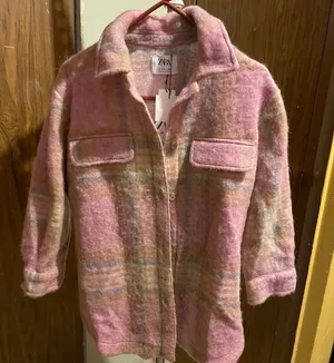ZARA pink plaid wool-blend shacket with soft brushed texture. Lightweight outer layer styled with front flap pockets and a relaxed collar. Versatile layering piece that adds a feminine pop of pink to outfits. thumbnail 6