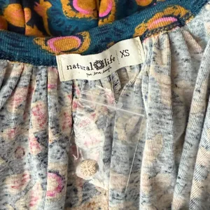 NWT Natural Life Flowy Boho Pleated Floral Print‎ Top Size XS thumbnail 4
