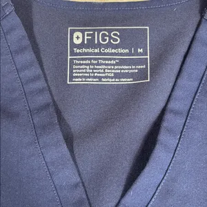 FIGS CASMA FW1100 Navy Blue Scrub Top Medium 2 Pockets V-Neck thumbnail 2