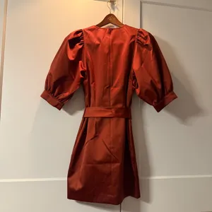Samsoe Samsoe Celestina Short Dress Brandy Brown Satin Puff Sleeve NWT Size S thumbnail 3