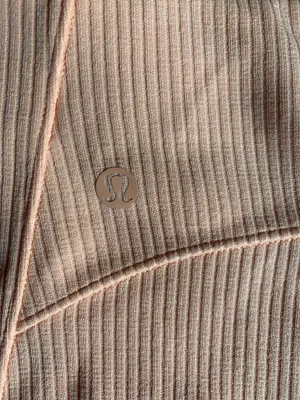Lululemon NWTs Ribbed Softstreme HR shorts size 4 thumbnail 4