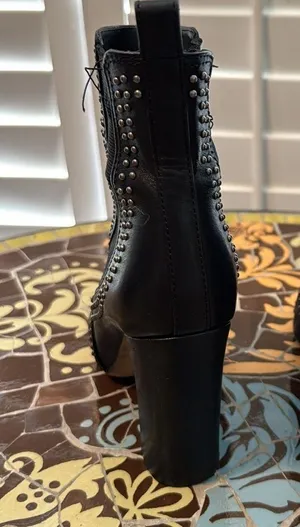 VINCE CAMUTO BASILA STUDDED LEATHER POINTED TOE BOOT SZ: 6M thumbnail 2