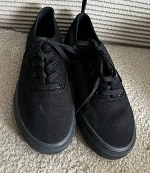Fila Women's Canvas Sneaker Size 7 Black Classic Minimalist Walking Athleisure thumbnail 1