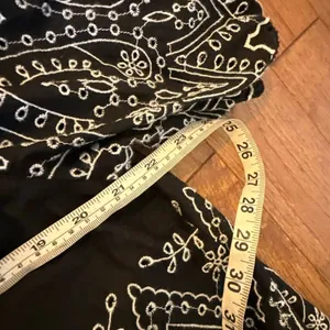 Gap black and white eyelet embroidered blouse size M thumbnail 7