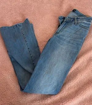 Hollister Jeans High-Rise Flare thumbnail 1