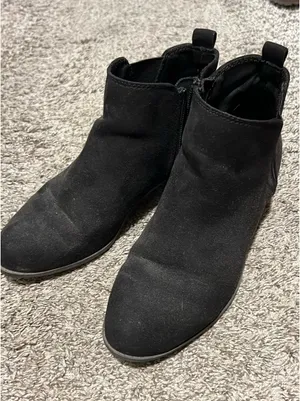 Black suede boots Size 8 thumbnail 1