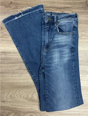 American Eagle Outfitters High-Waisted Jeans thumbnail 3