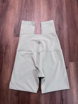 Aritzia TNAction leggings Medium thumbnail 6