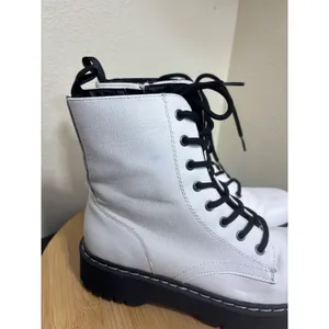 Sincerely Jules Combat Moto Boots 7.5 Harley White Black Lace Up Lug Sole thumbnail 2
