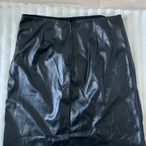 NWT Windsor Black Faux Leather Skirt thumbnail 4