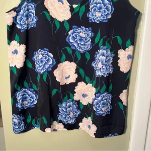 Ann Taylor Women's Size Medium Sleeveless V-Neck Blouse Navy Blue Pink‎ Floral thumbnail 5