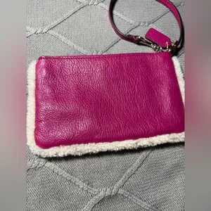 VTG COACH Pebbled Leather Shearling Sherpa Wristlet Raspberry Pink Fuschia thumbnail 5