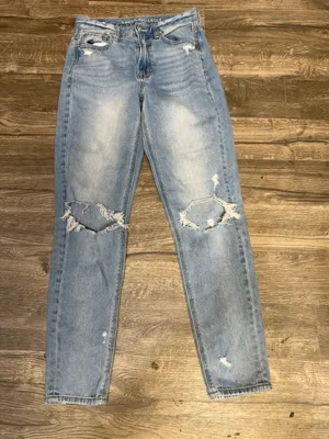 American Eagle Distressed Ripped Jeans Light Wash Size 2 Long thumbnail 3