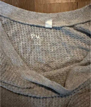 PacSun Off-The-Shoulder Crop thumbnail 2