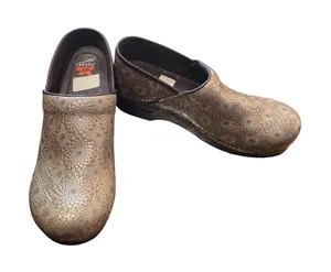 Dansko XP wms tan leather geometric nursing clogs shoes sz 41/10.5-11 SKU 9964 thumbnail 1