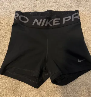 Nike pro shorts thumbnail 1