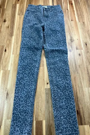 Abercrombie & Fitch Leopard Print Jeans Size 00 W24 Gray Animal Print Denim thumbnail 1