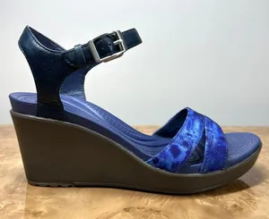Crocs Leigh II Graphic Blue Ankle Strap Wedge Sandals Women's 8 Comfort thumbnail 1