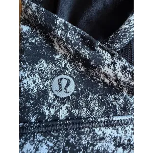 Lululemon Sports Bra Womens 8 Black White Strappy Crossback Yoga Top Activewear thumbnail 3