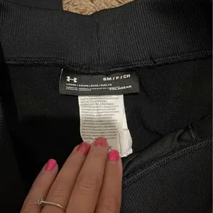 Black under armour sweatpants thumbnail 2