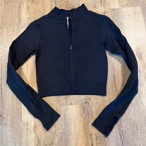 Zara Women's Black Long-Sleeve Zip-Front Active Top XS thumbnail 3