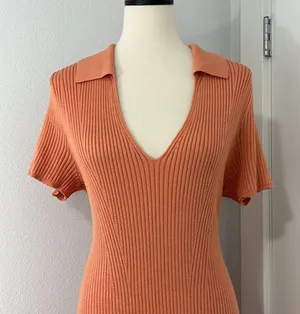 Abercrombie and Fitch Large Orange V-Neckline Ribbed Short Sleeve Sweater Dress thumbnail 3