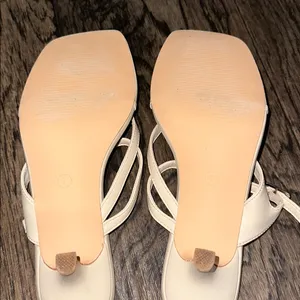 Elegant Cream Sandals Size 7 thumbnail 3