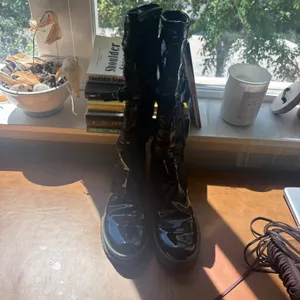 Aquatalia Black Quilted Patent Leather Boots Lug Sole Buckle‎ Detail Size 8 thumbnail 3