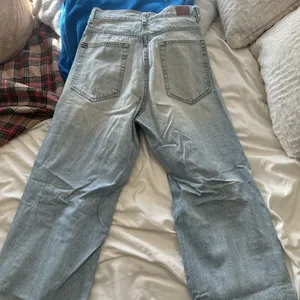 BDG Jeans High-Rise Loose Baggy thumbnail 3