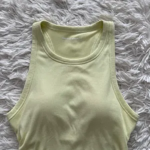 Outdoor Voices Ribbed Racerback Tank XS Yellow Ruched Sides Removable Pads NWOT thumbnail 2