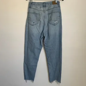 5/$25 American Eagle Distressed Raw Hem Straight Jeans Light Wash‎ thumbnail 2