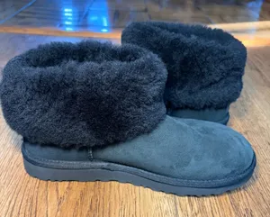 UGG Classic Mini Fluff Black Suede Sheepskin‎ Ankle Boots Womens 8 Cozy Winter thumbnail 1