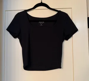 Hollister Black Must Have Collection Ribbed Baby Tee thumbnail 1