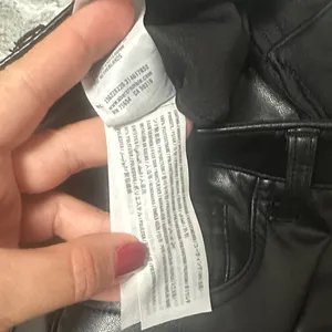 Abercrombie and Fitch The 90s Straight Ultra High Rise Vegan Leather Pants 00s thumbnail 7