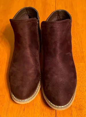 Perfect for fall Seven7 Seven Cisco Kid Brown Suede Bootie Ankle BOOTS thumbnail 1