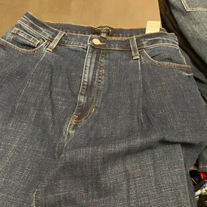 Banana Republic Dark Wash Wide-Leg Jeans thumbnail 4