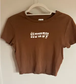 Princess Polly crop tee  thumbnail 1