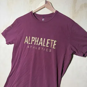 Alphalete Athletics Women's Large Burgundy Gold Logo Graphic Stretch Gym T Shirt thumbnail 2