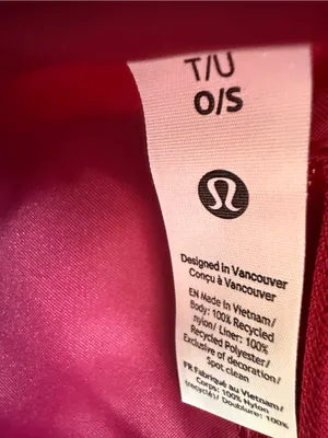 lululemon athletica City Essentials Shoulder Bag in Berry Rumble (BRML) thumbnail 6
